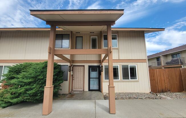 Townhome with Community Pool and Private Patio in Richland