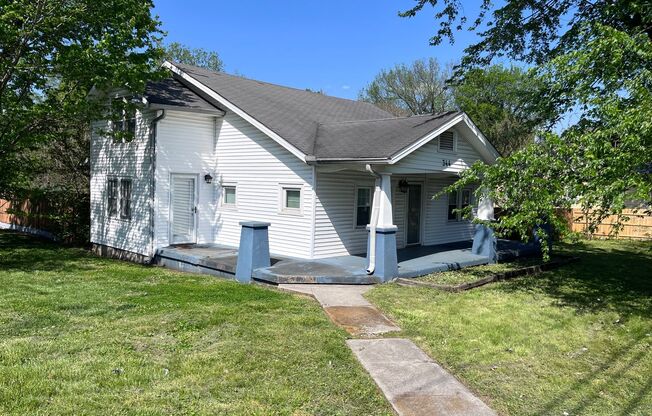 Large home on corner lot in Woodbine, Great Front Porch, Blocks from Coffee Shop, Easy Interstate Access