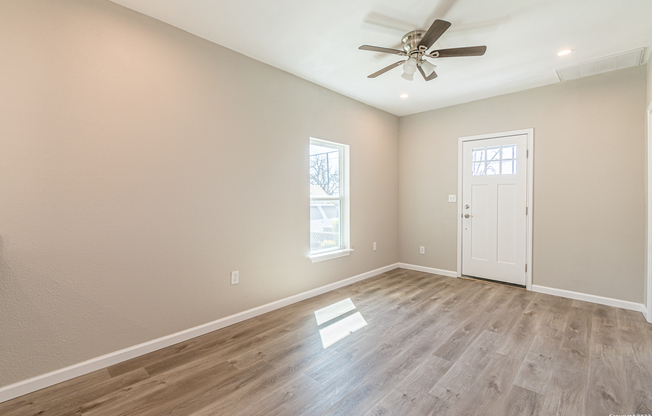 307 W LUBBOCK ST