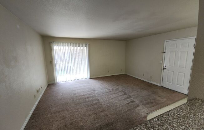 2 beds, 1 bath, $1,275