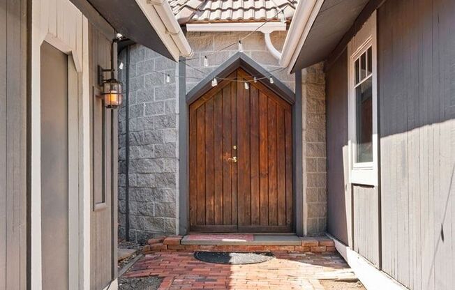 Distinctive Home with Resort Amenities
