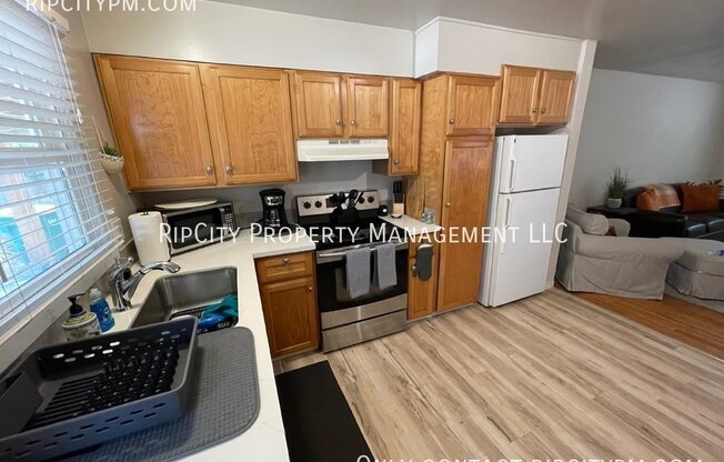 2 beds, 1 bath, 748 sqft, $2,095