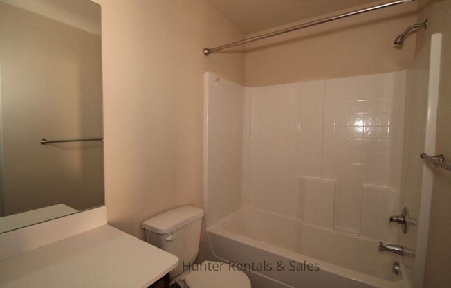 3 beds, 2 baths, $1,325