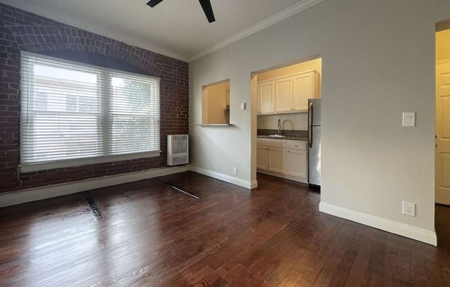 The Elmwood Apartments...Beautiful Apartments in the Heart of Koreatown!