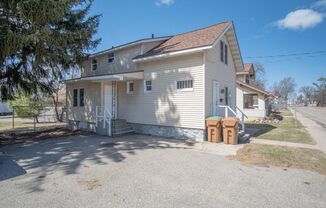 4 beds, 2 baths, $1,600