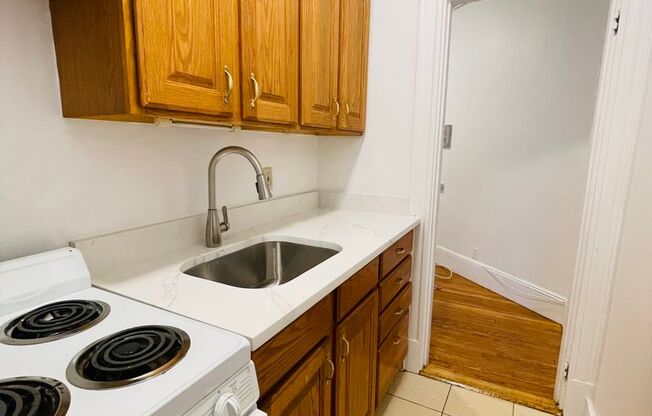 2 beds, 1 bath, 595 sqft, $3,200, Unit 46