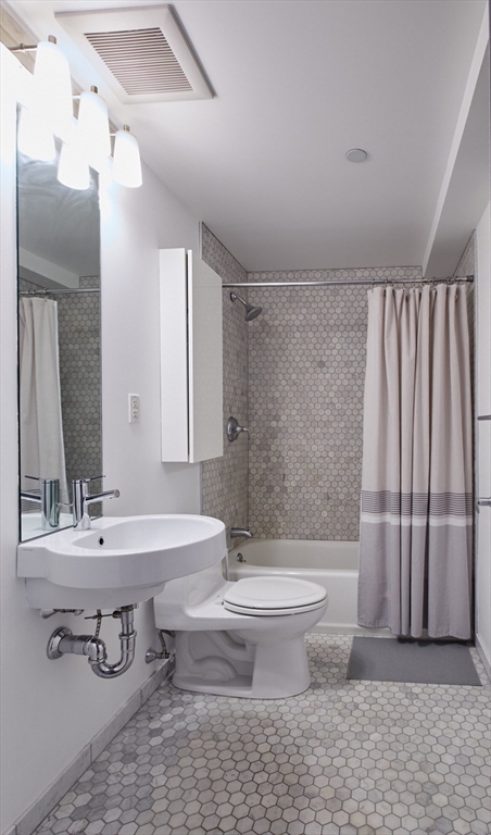 1 bed, 1 bath, 970 sqft, $3,800, Unit 201