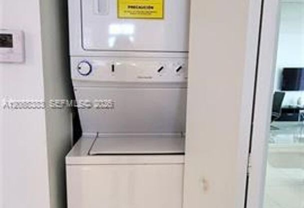 2 beds, 2 baths, $3,600, Unit # 1203