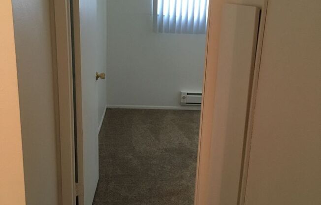 2 beds, 1 bath, 700 sqft, $1,375, Unit 01A