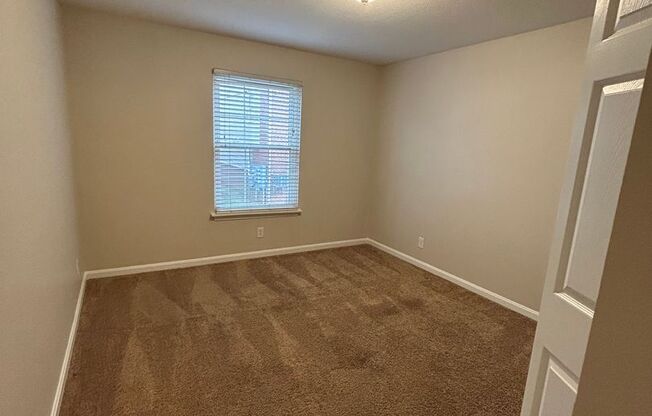 2 beds, 1 bath, 930 sqft, $1,100, Unit 4510-204