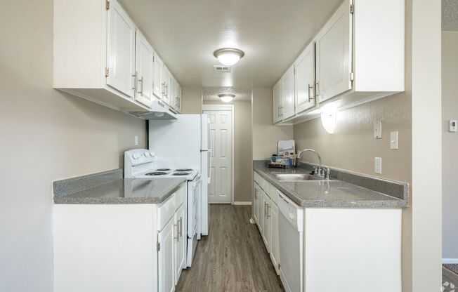 2 beds, 1 bath, 950 sqft, $1,050, Unit 3021-108