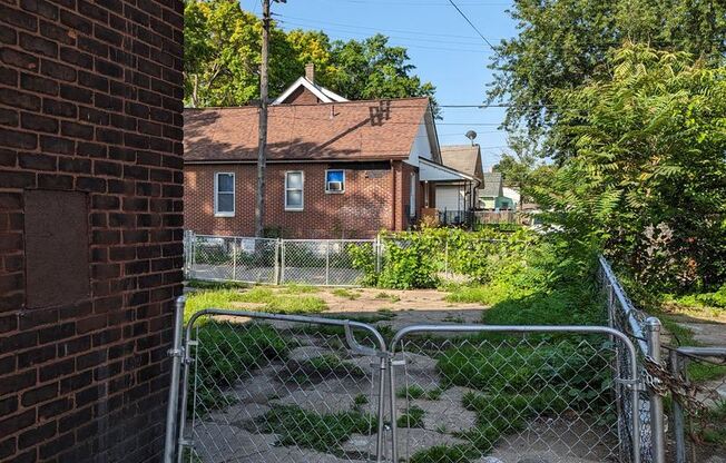 1709-11 Central