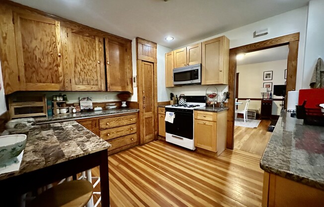 112 Colborne Rd 1