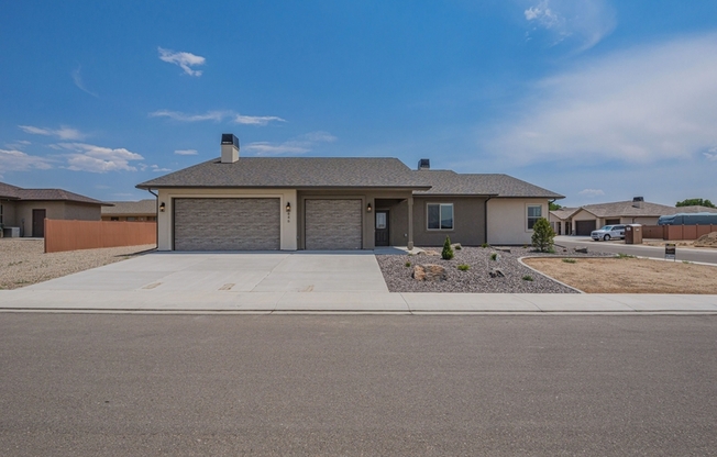 846 FIRE QUARTZ LN