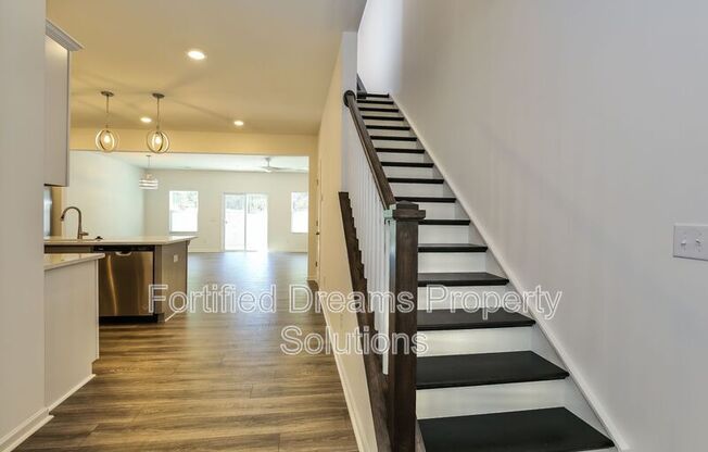 5 SALTFORD LN