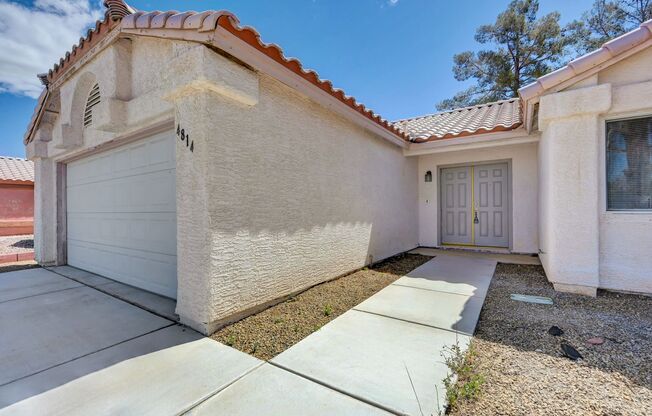 N Las Vegas Single Family Home - New Paint and LVP Flooring