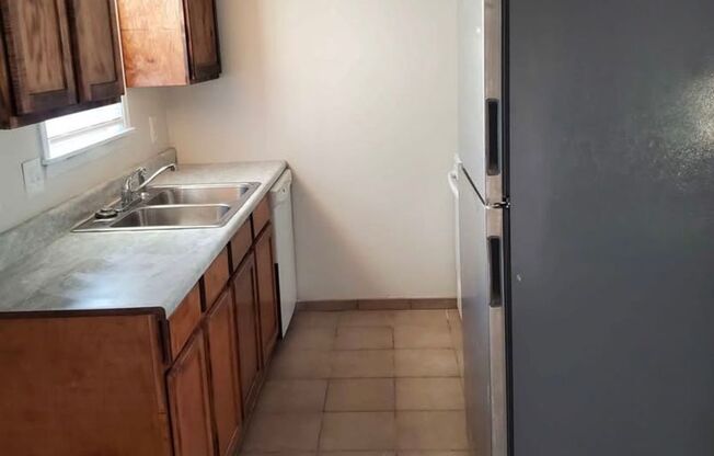 2 beds, 1 bath, $700, Unit 1650-204