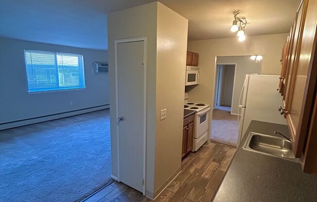 1 bed, 1 bath, 734 sqft, $1,395, Unit L11