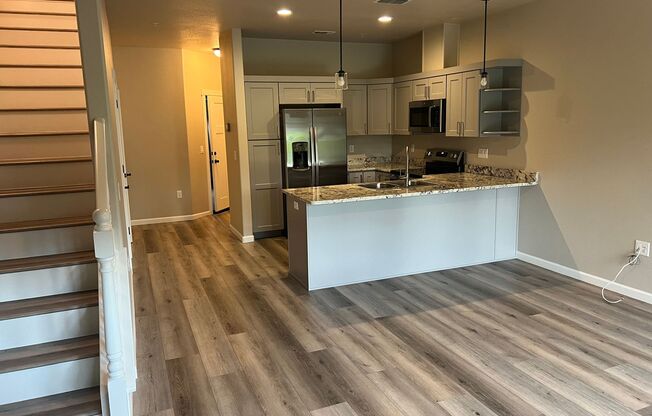 2BED 2.5 BATH-NEWLY BUILT TOWNHOME IN A QUIET NEIGHBORHOOD