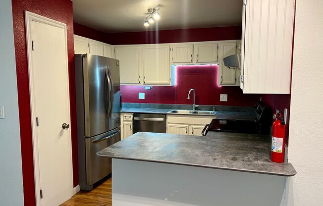 High speed internet included - 3 bedroom townhouse