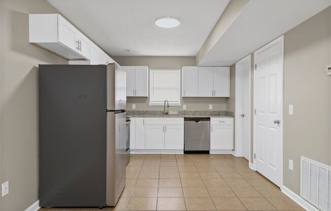 2 beds, 1.5 baths, 900 sqft, $995, Unit 644 1E