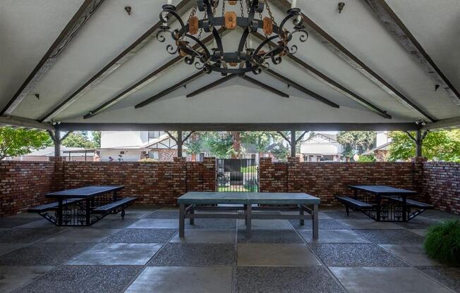 Picnic Area at Scottsmen Too Apartments, California