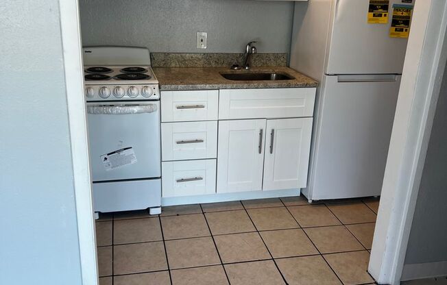 Studio, 1 bath, 500 sqft, $850, Unit 158