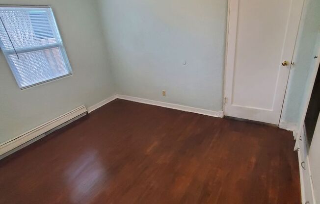 2 beds, 1 bath, 775 sqft, $1,050