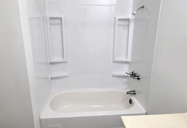 2 beds, 1 bath, $1,000