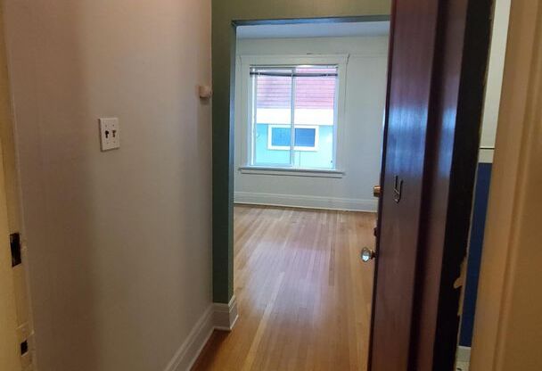 Studio, 1 bath, 290 sqft, $1,195, Unit 104