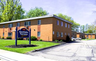 Maple Eastlake Apartments