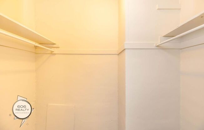 Studio, 1 bath, $850, Unit 5011-9