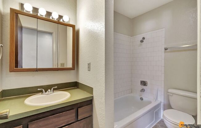 Studio, 1 bath, $995, Unit 211