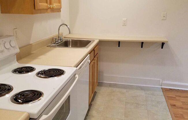 Studio, 1 bath, 294 sqft, $1,225, Unit New King Edward  1A4