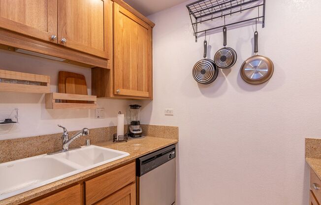 1 bed, 1 bath, $1,700, Unit UNIT 61