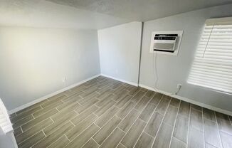 Studio, 1 bath, $995, Unit Unit B