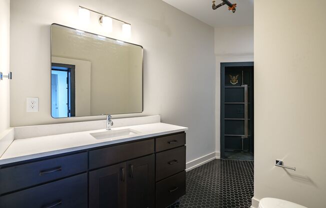 2 beds, 2 baths, $2,334, Unit 875 Michigan Ave Apt. 401