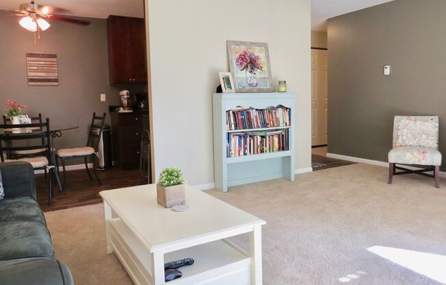 2 beds, 1 bath, 866 sqft, $1,295, Unit 3908306