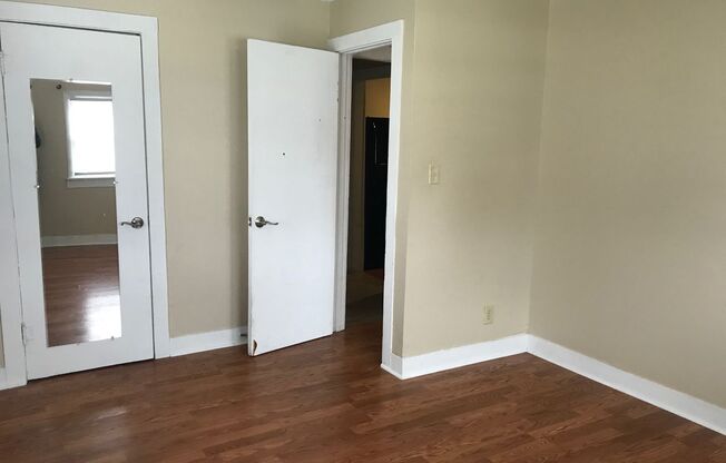 2 beds, 1 bath, $895