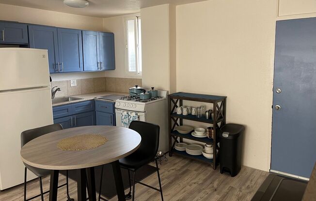 1 bed, 1 bath, $2,500
