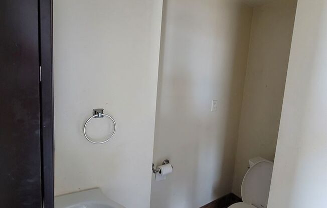 Studio, 1 bath, $975, Unit 3M