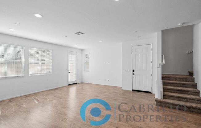 Spacious 3 bedroom Home w/2 car Garage in Vista, Short Drive to the Beach and Freeway access!