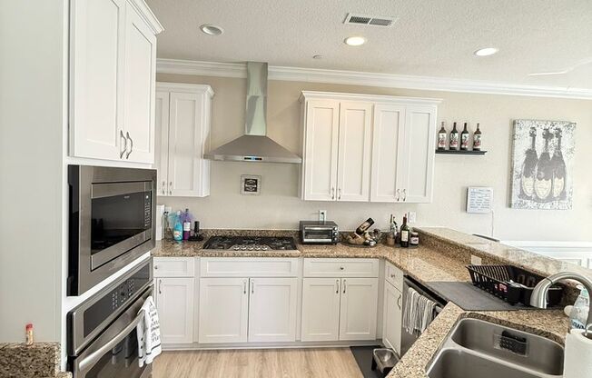 4 BED 2.5BA TOWNHOME