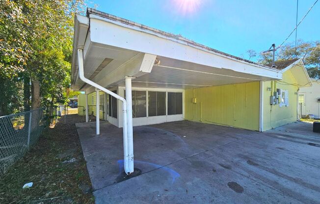 A Spacious 3 Bedroom, 2 Bath home with a 2 CAR Carport near down St. Petersburg! Move-In Special! 50% off the first month's rent.