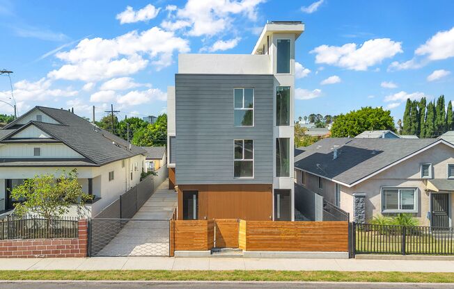 659 661 S SOTO ST