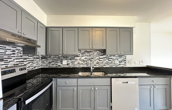 1651 653 OAKWOOD