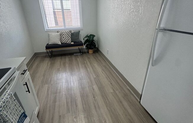 2 beds, 1 bath, 950 sqft, $1,295, Unit B5
