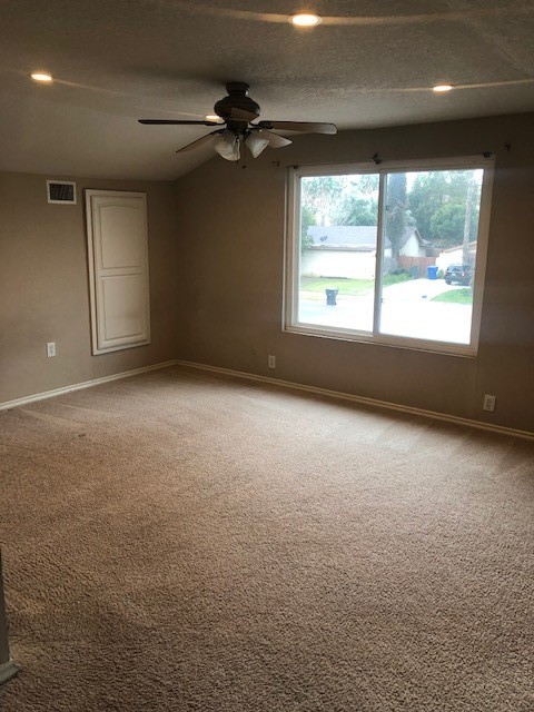 4 Bedroom 3 Bathroom Home in Canyon Crest!!