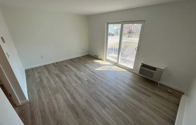 Studio, 1 bath, 400 sqft, $1,750, Unit 26