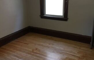 3 beds, 1 bath, 925 sqft, $1,925, Unit 1849-01